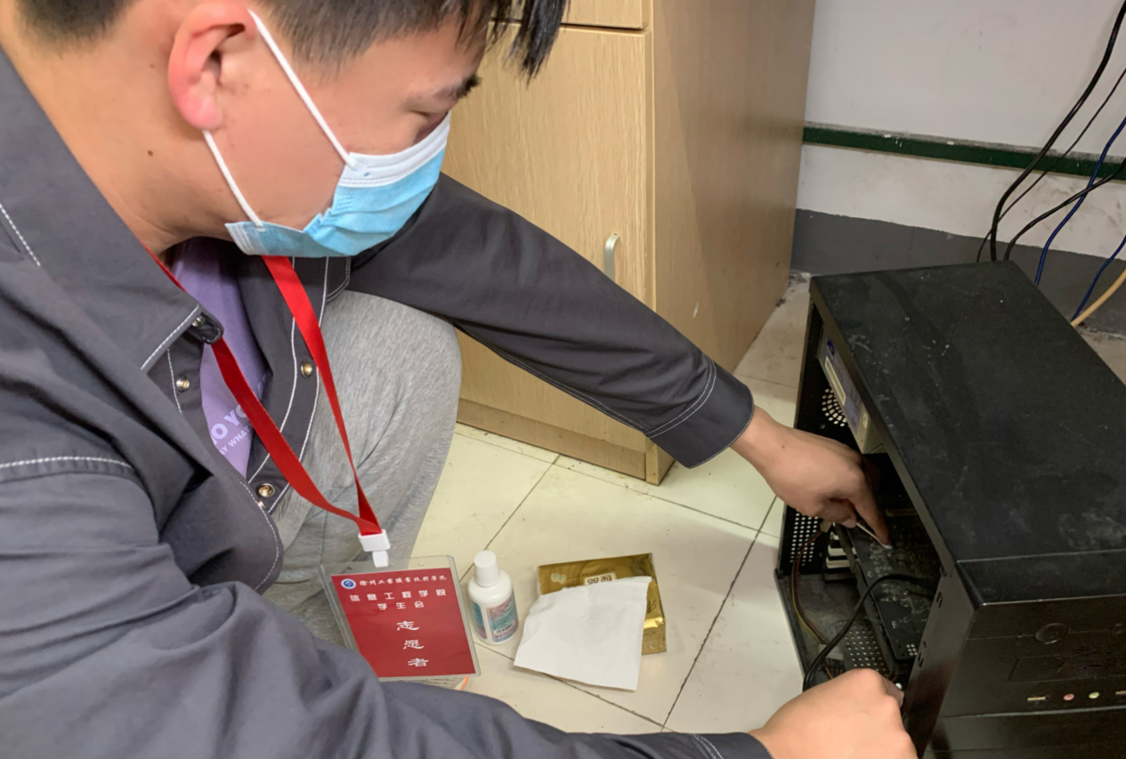 信息工程学院开展“我为同学做实事”志愿服务活动(图1) 信息工程学院开展“我为同学做实事”志愿服务活动(图1)